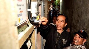 Presiden Jokowi saat di pintu gerbang Gabus, Cibitung, Bekasi (foto/int)